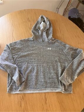 Under Armour Light Gray Cropped Sporty Hooded Sweatshirt